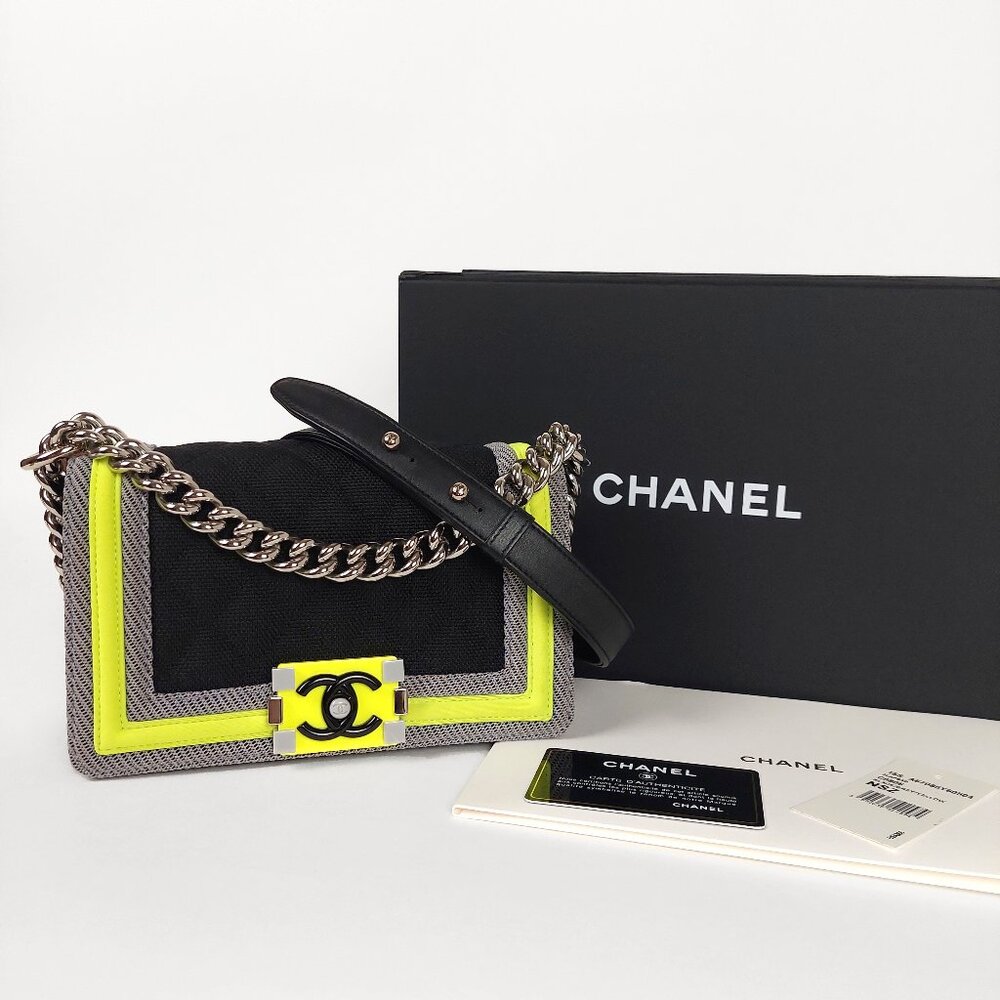 SOLD 🦚 CHANEL Fluo Boy Black & Neon Green Quilted Canvas Small Flap Bag